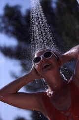Nadia sous la douche